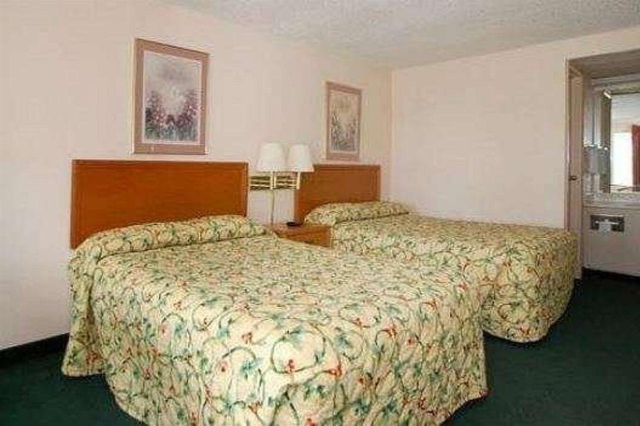 Knights Inn Элирия Экстерьер фото