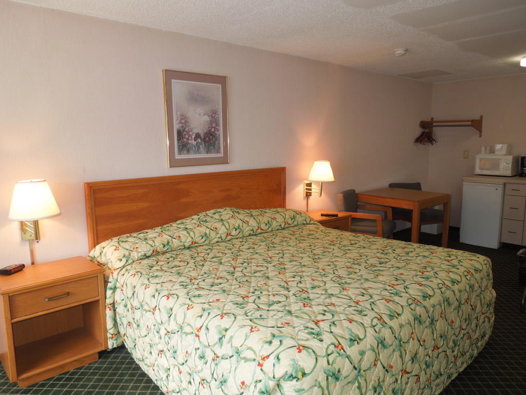 Knights Inn Элирия Номер фото